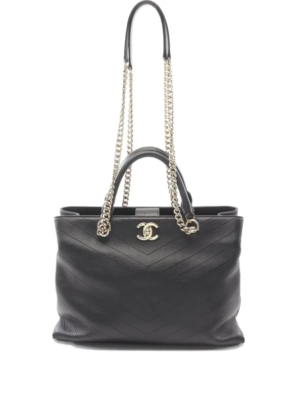 2018-2019 Chevron V-stitch chain shoulder bag