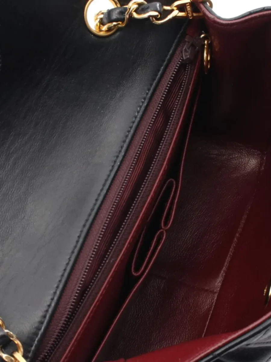 ⁦1989-1991 mini Matelasse chain shoulder bag⁩ – תמונה ⁦4⁩