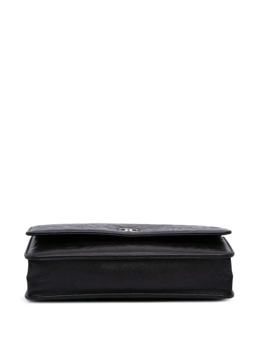 ⁦2012 Lambskin Camellia Embossed Wallet On Chain crossbody bag⁩ – תמונה ⁦4⁩