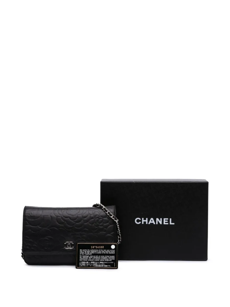 ⁦2012 Lambskin Camellia Embossed Wallet On Chain crossbody bag⁩ – תמונה ⁦7⁩
