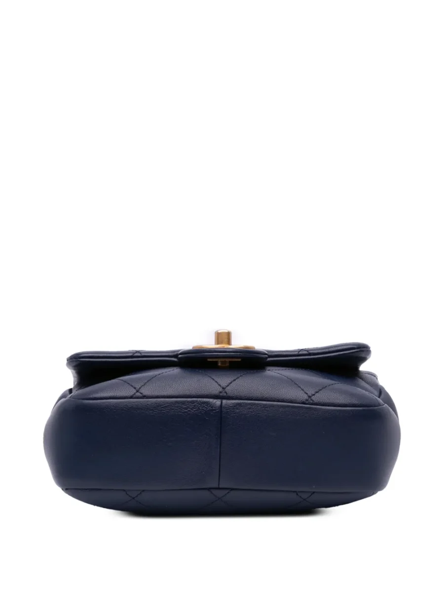⁦2019 Mini Lambskin In The Loop Flap satchel⁩ – תמונה ⁦4⁩
