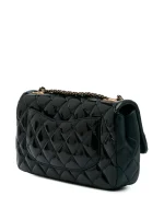 ⁦2015-2016 Paris-Salzburg Medium Patent Goatskin CC Eyelet Flap crossbody bag⁩ – תמונה ⁦3⁩