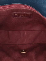 ⁦2015-2016 Paris-Salzburg Medium Patent Goatskin CC Eyelet Flap crossbody bag⁩ – תמונה ⁦5⁩