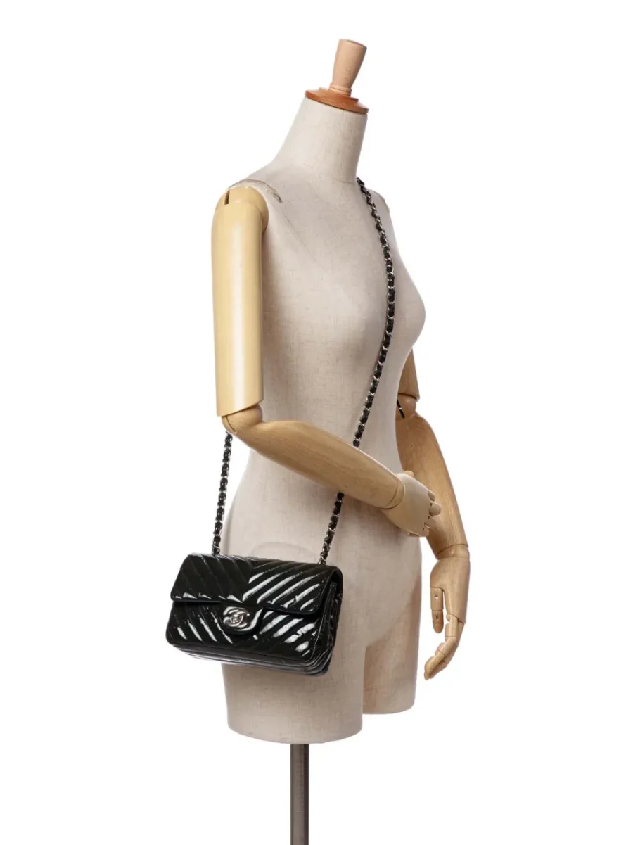⁦2015-2016 Mini Rectangular Classic Chevron Patent Single Flap crossbody bag⁩ – תמונה ⁦2⁩
