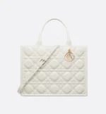 ⁦Medium Dior Book Tote⁩ – תמונה ⁦16⁩