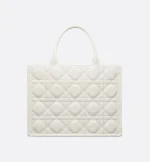 ⁦Medium Dior Book Tote⁩ – תמונה ⁦17⁩