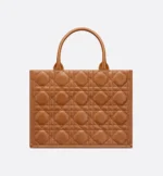⁦Medium Dior Book Tote⁩ – תמונה ⁦2⁩