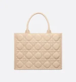 ⁦Medium Dior Book Tote⁩ – תמונה ⁦5⁩