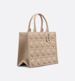 ⁦Medium Dior Book Tote⁩ – תמונה ⁦8⁩