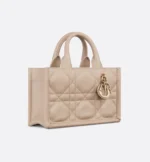 ⁦Mini Dior Book Tote⁩ – תמונה ⁦23⁩