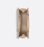 ⁦Mini Dior Book Tote⁩ – תמונה ⁦24⁩