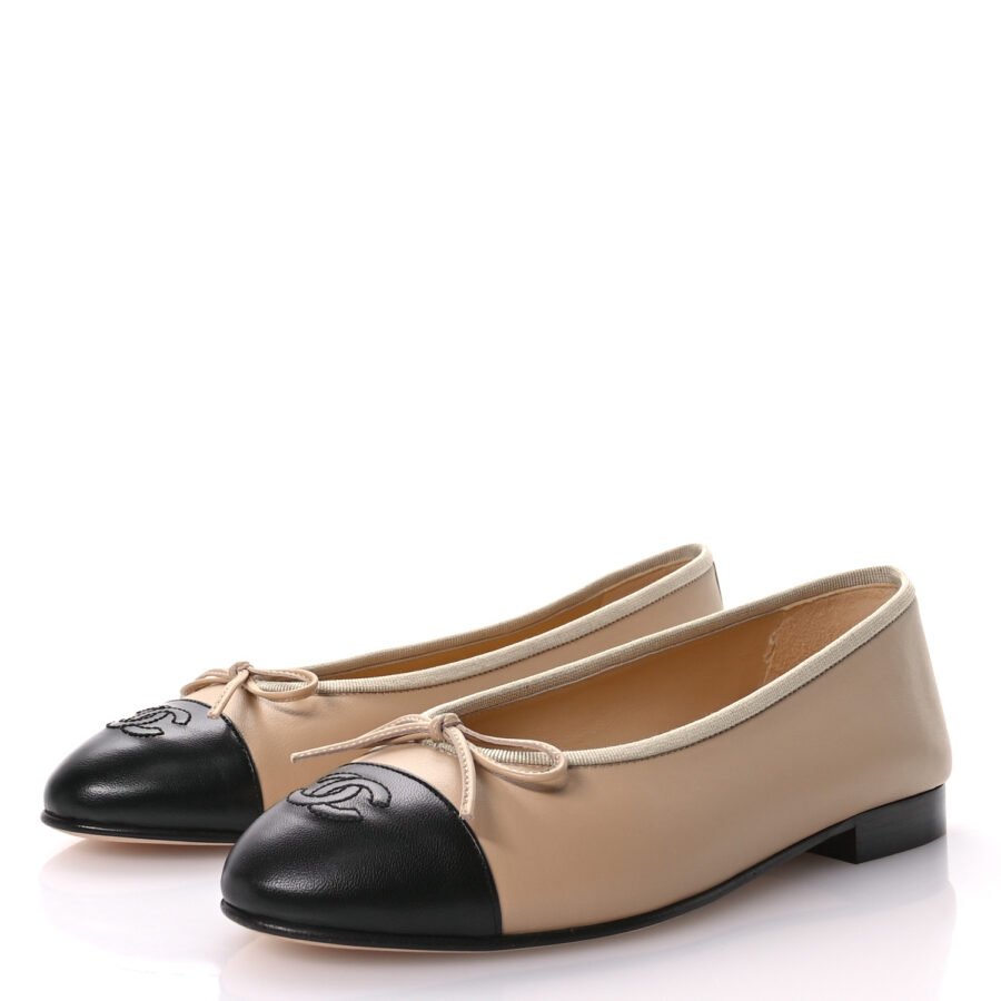 ⁦Chanel Beige Black Ballet Flat⁩ – תמונה ⁦3⁩