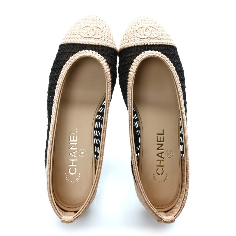⁦Chanel Raffia Black Beige Ballet Flat⁩ – תמונה ⁦2⁩