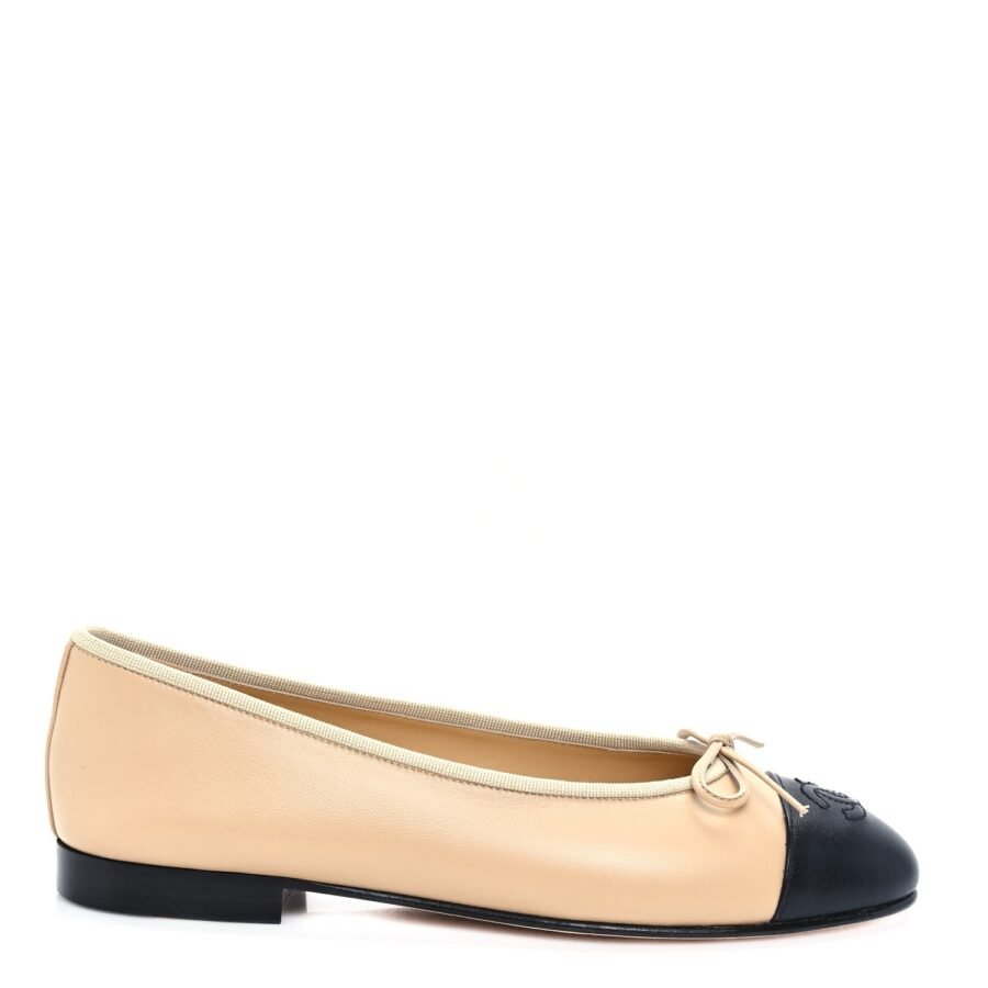 ⁦Chanel Beige Black Ballet Flat⁩ – תמונה ⁦1⁩
