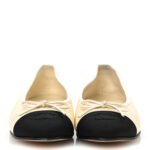 ⁦Chanel Ivory Black Ballet Flat⁩ – תמונה ⁦5⁩