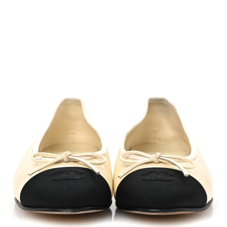 ⁦Chanel Ivory Black Ballet Flat⁩ – תמונה ⁦5⁩