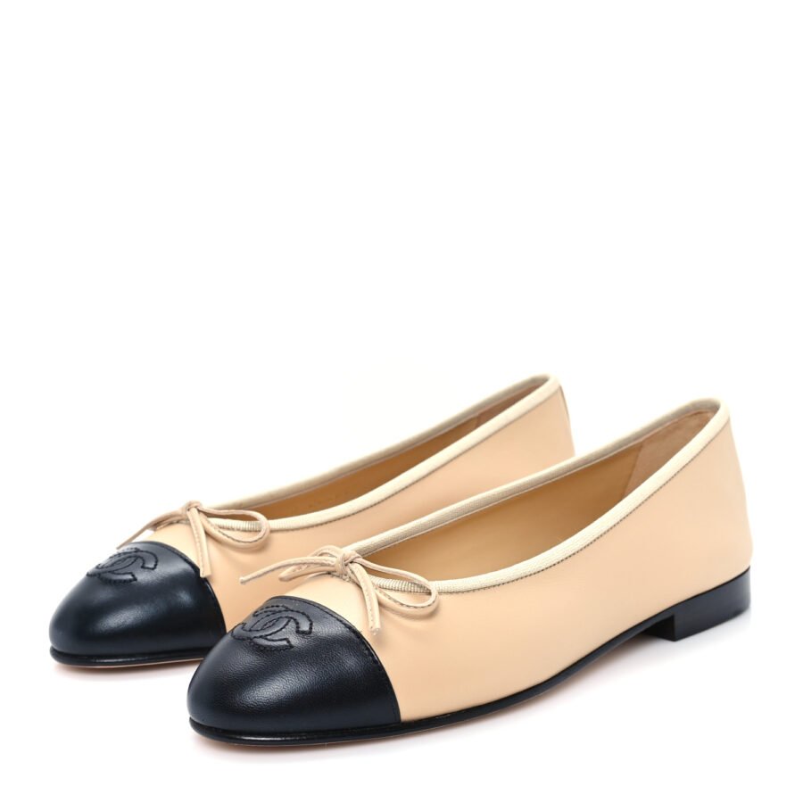 ⁦Chanel Beige Black Ballet Flat⁩ – תמונה ⁦3⁩