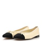 ⁦Chanel Ivory Black Ballet Flat⁩ – תמונה ⁦3⁩