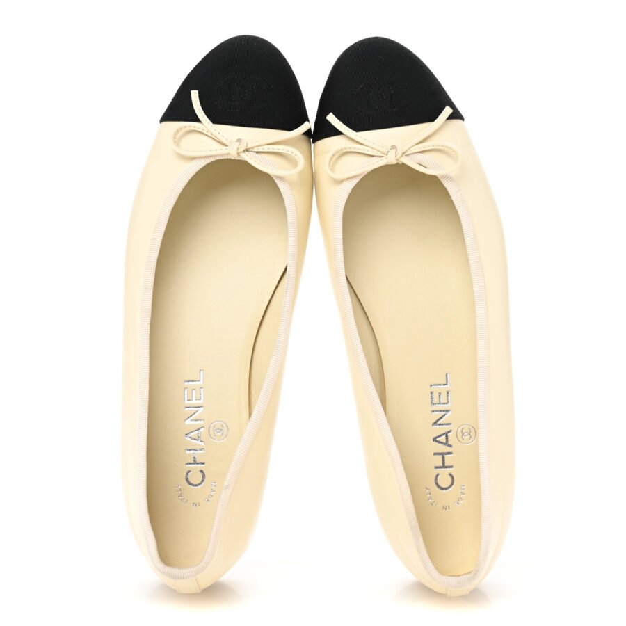 ⁦Chanel Ivory Black Ballet Flat⁩ – תמונה ⁦4⁩