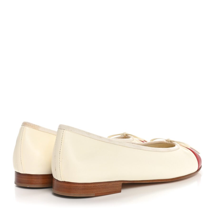 ⁦Chanel Beige White Rouge Flat⁩ – תמונה ⁦4⁩
