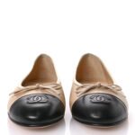 ⁦Chanel Beige Black Ballet Flat⁩ – תמונה ⁦4⁩