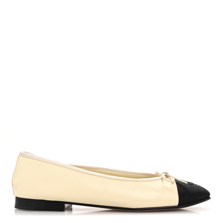 ⁦Chanel Ivory Black Ballet Flat⁩ – תמונה ⁦1⁩