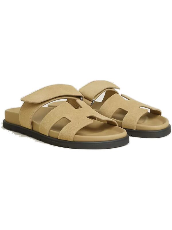 סנדלי הרמס שיפר בז׳ אלבטר – Hermès Chypre Sandal – Beige Albâtre