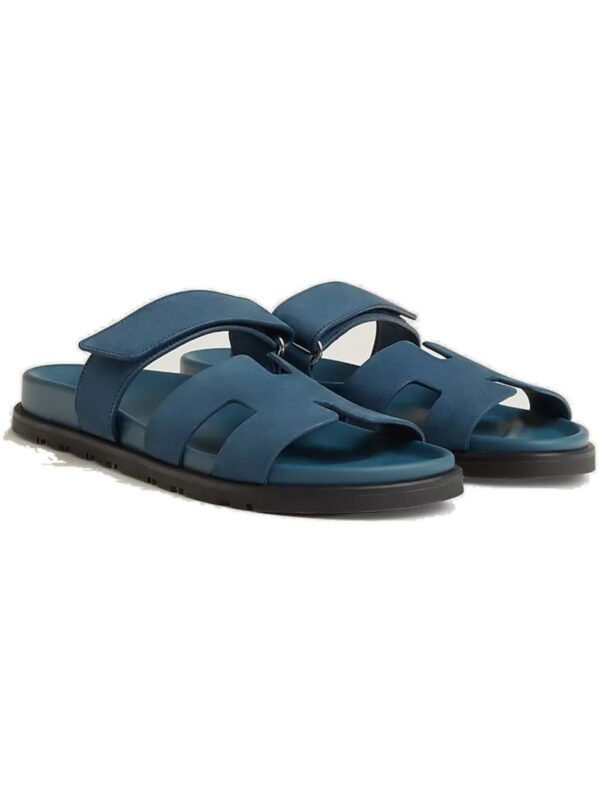 סנדלי הרמס שיפר כחול טורקין – Hermès Chypre Sandal – Bleu Turquin