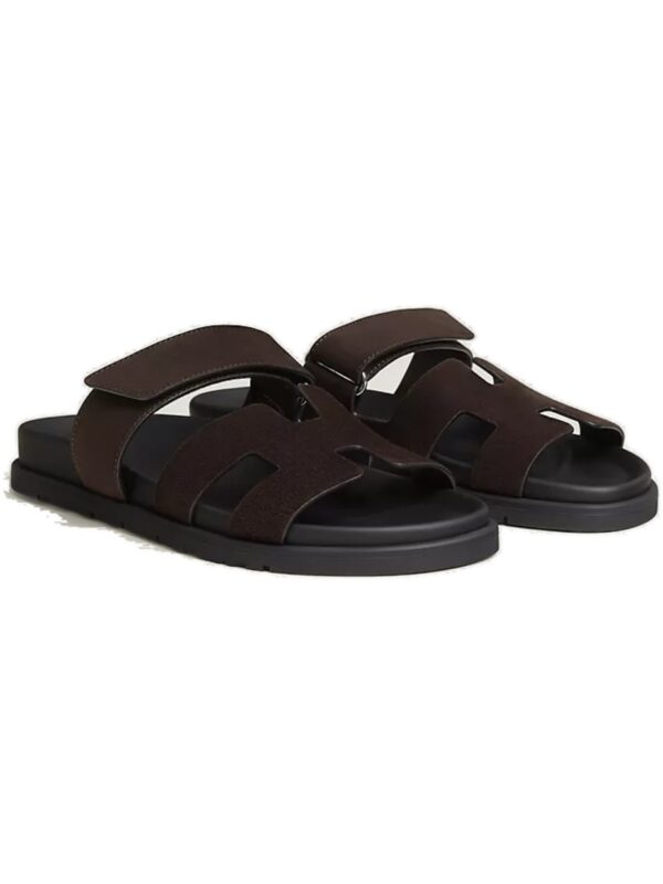 סנדלי הרמס שיפר חום מרון אבן – Hermès Chypre Sandal – Marron Ébène