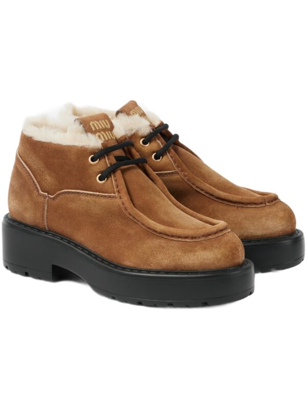 נעלי מיו מיו לנשים – Miu Miu Chunky Shearling-Trimmed Leather Flats – Brown