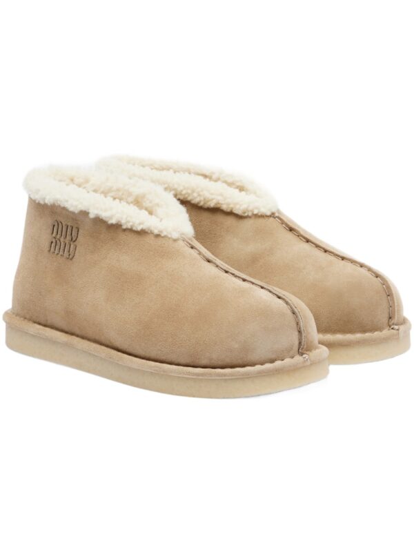 מגפוני מיו מיו – Miu Miu Shearling-Lined Suede Ankle Boots – Beige