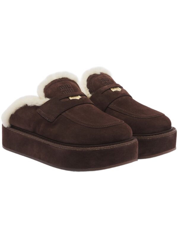 כפכפי מיו מיו – Miu Miu Shearling-Lined Suede Platform Mules – Brown