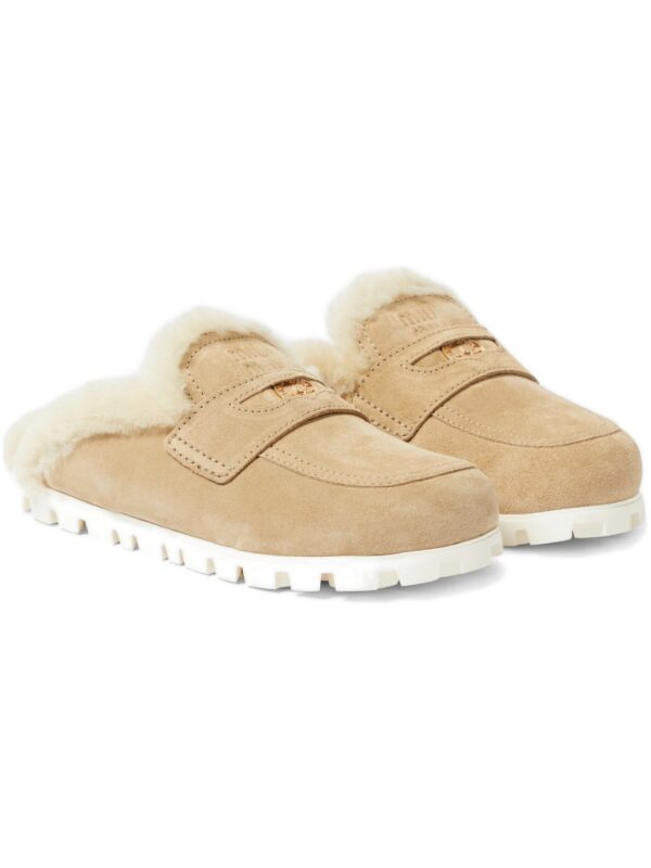 סליפרס מיו מיו – Miu Miu Shearling-Lined Suede Slippers – Beige