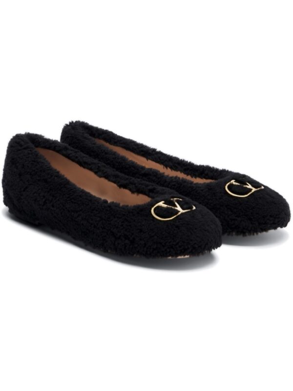 בלרינות ולנטינו שחורות – Valentino Garavani VLogo Teddy Ballet Flats – Black